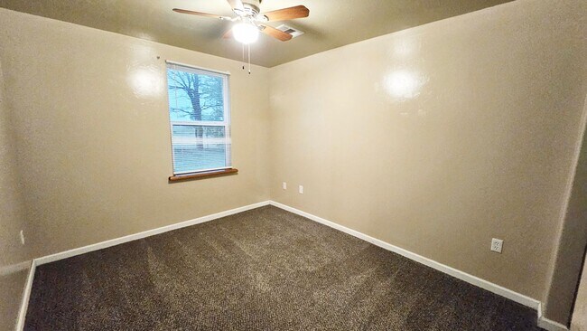 Building Photo - Rural Living- 4 bed/2.5 bath-Piedmont