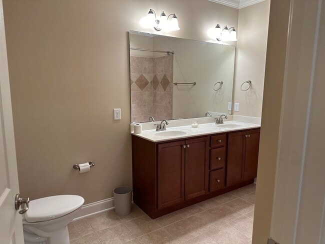 Building Photo - Condo in gated Anderson Creek Club!