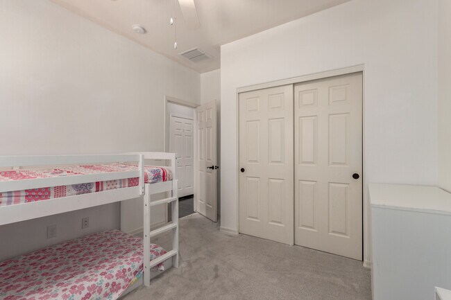 Building Photo - 1562 W Alder Rd