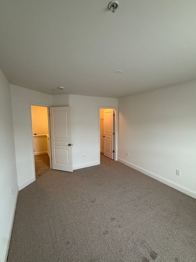 Building Photo - Spacious 4-Bedroom Townhome with Garage in Prime Columbia/Elkridge Location- PENDING APPLICANT