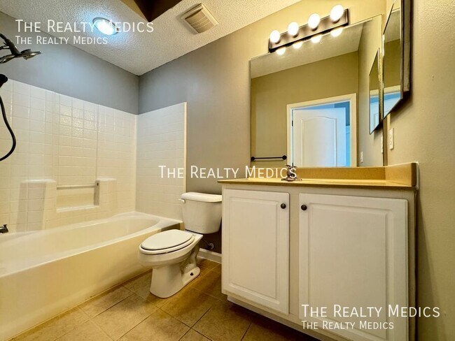Building Photo - 12012 Villanova Dr