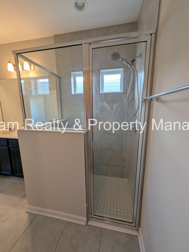 Building Photo - 100 Golden Fern Dr