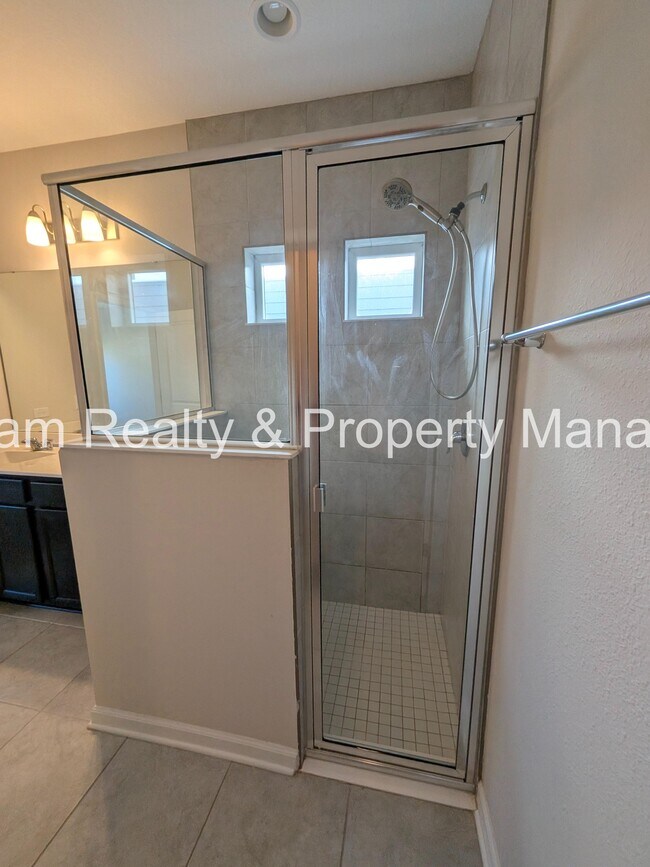 Building Photo - 100 Golden Fern Dr