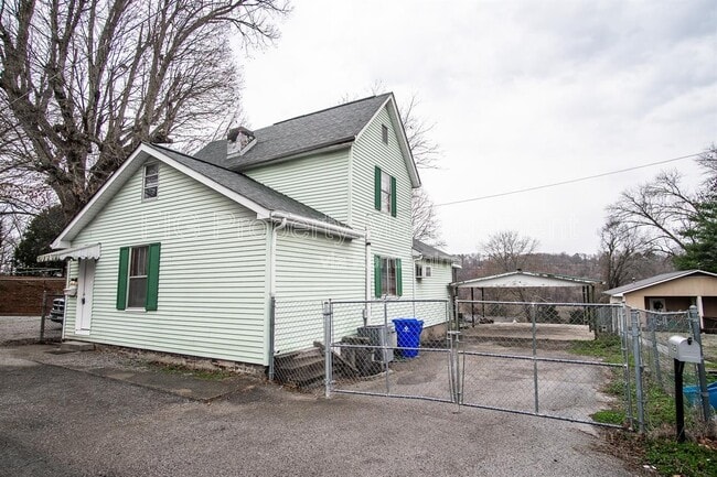 Building Photo - 525 Sewanee St