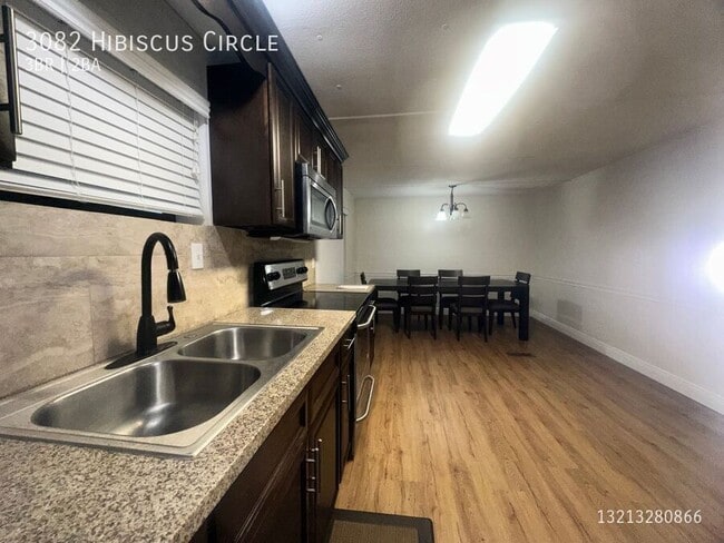 Building Photo - 3082 Hibiscus Cir