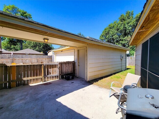 Building Photo - 6606 Brittany Park Ln