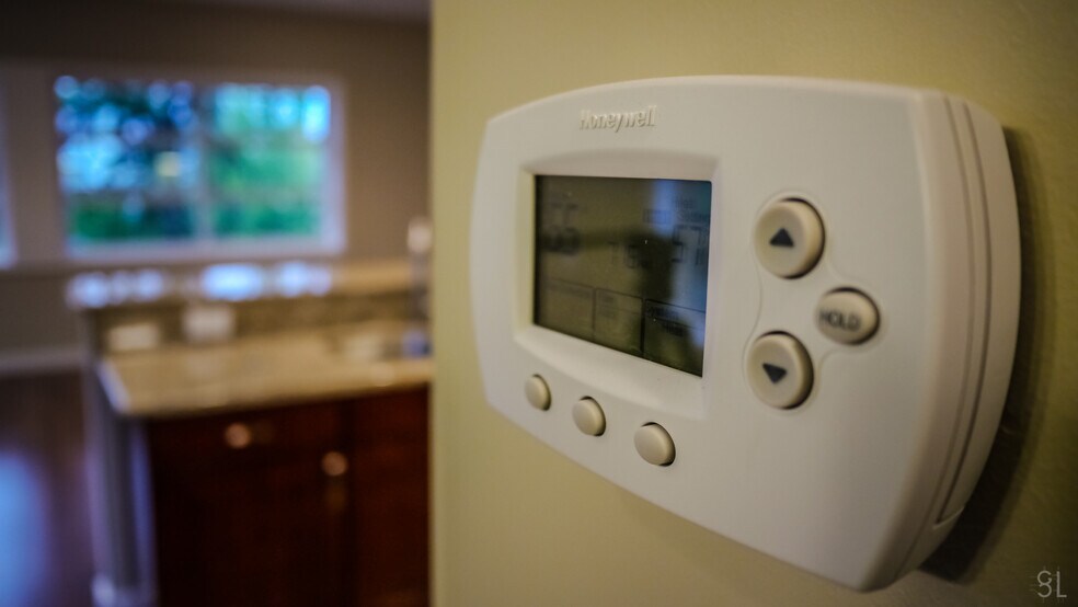 Building Photo - 2215 E John St