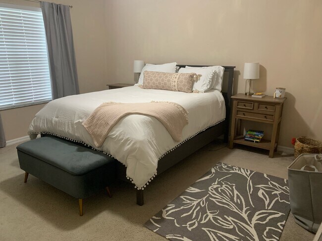 bedroom - 10000 SW 52nd Ave