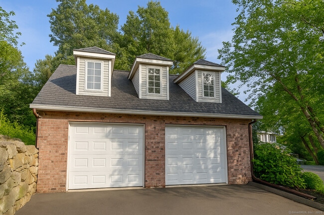 Building Photo - 35 Paddock Ln