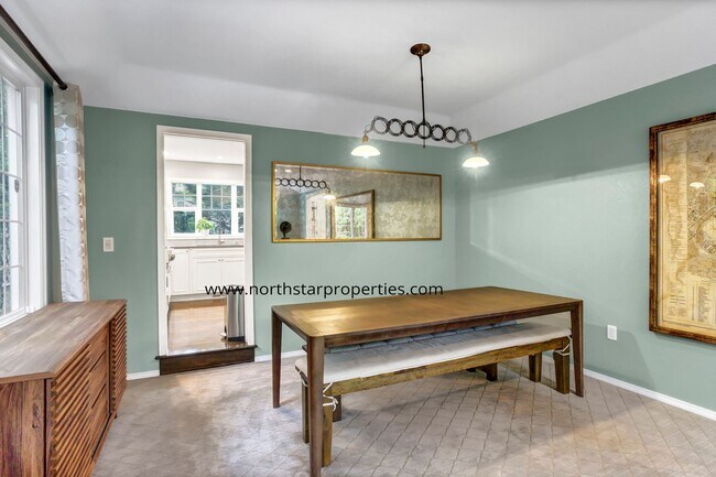 Building Photo - Lake Oswego Perfection