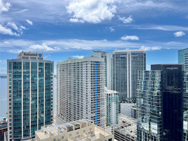 Building Photo - 1060 Brickell Ave