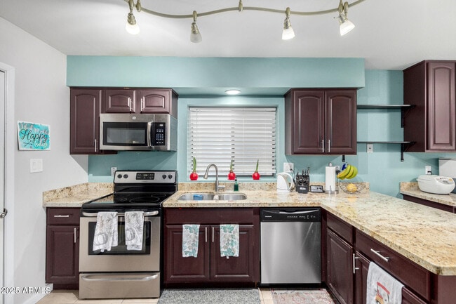 Building Photo - 2744 E Windrose Dr