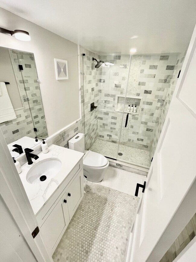 Building Photo - Luxury Rowhouse Living in Columbia Heights (w/Solar!)