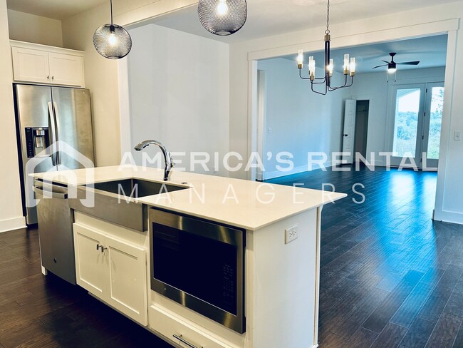 Building Photo - DEPOSIT PENDNG! Home for Rent in Vestavia Hills!!! Available to View with a 48-hour notice!