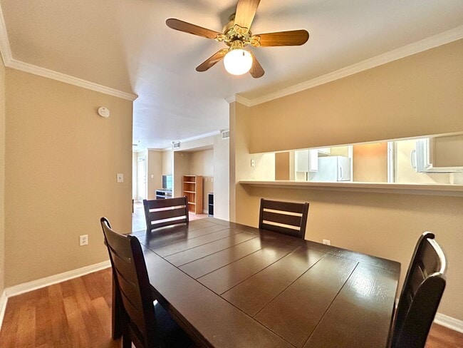 Building Photo - Light-Filled 2BR/2BA with Balcony in Austin