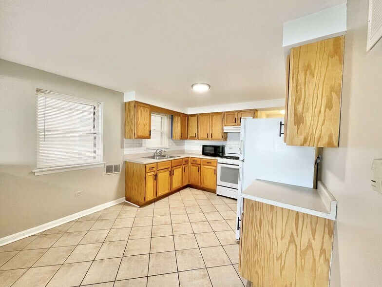 Building Photo - 2036 N 72nd Ct