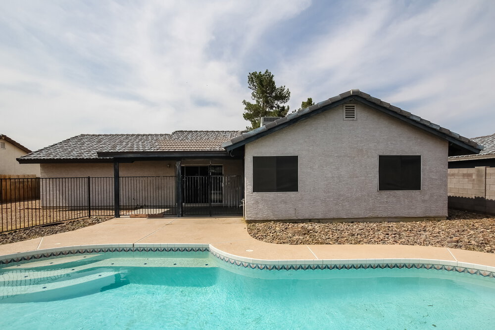 Building Photo - 8003 W Larkspur Dr