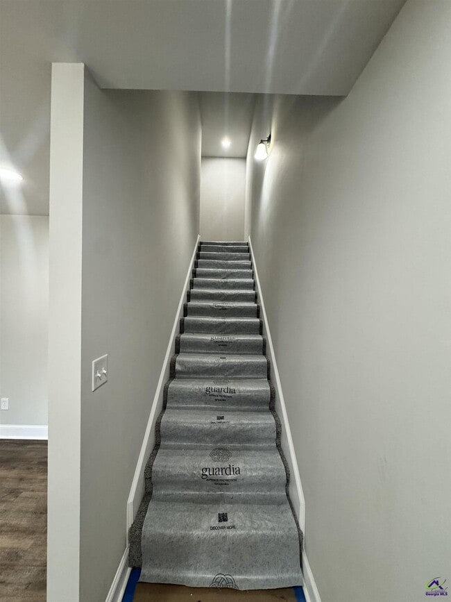 Building Photo - 305 N 4th St