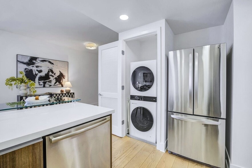 Building Photo - 1080 Sutter St