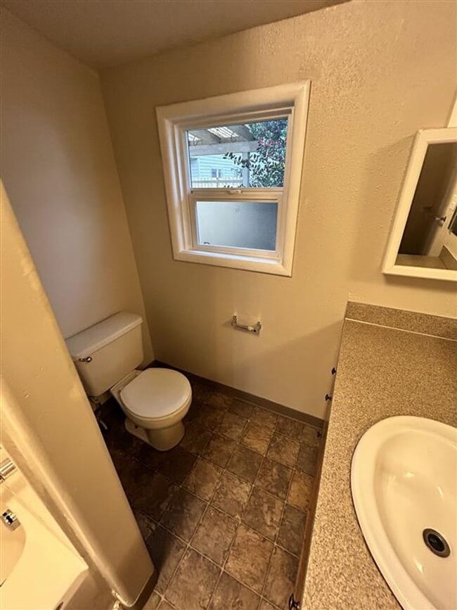 Building Photo - 3 Bedroom, 1 Bathroom House in Lynden