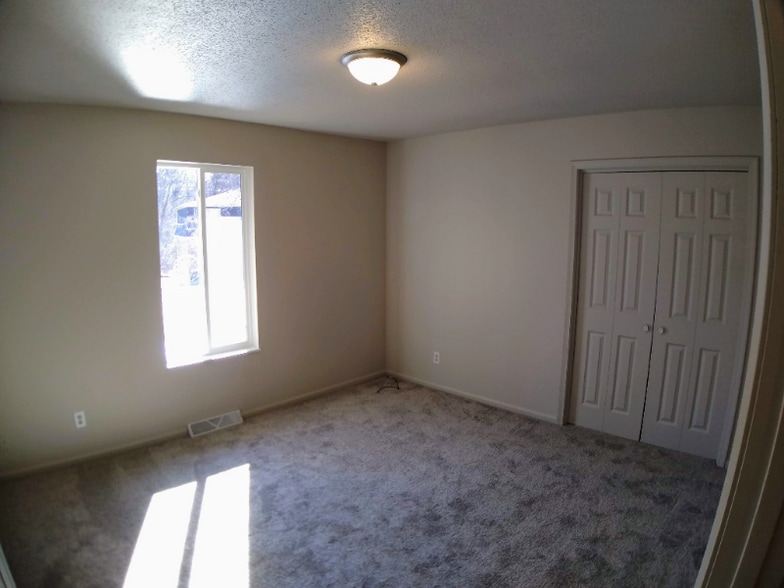 Building Photo - 2109 Louis Cir