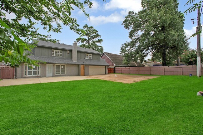 Building Photo - 15815 Baytree Dr