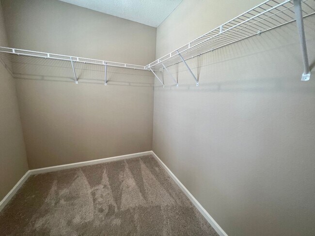 Building Photo - 2 Bedroom 2.5 bath Townhome in Beachwalk!