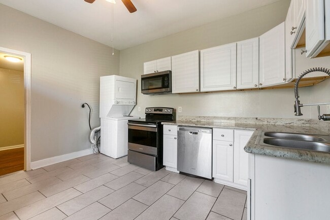 Building Photo - 1501-1503 Desire