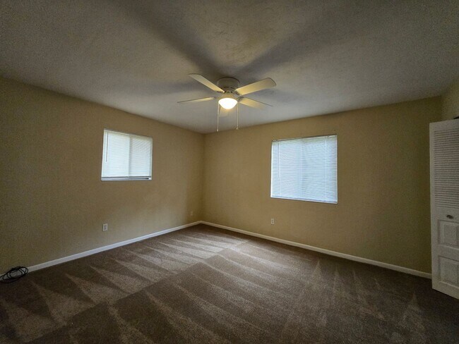 Building Photo - 4402 NW 30th Ter