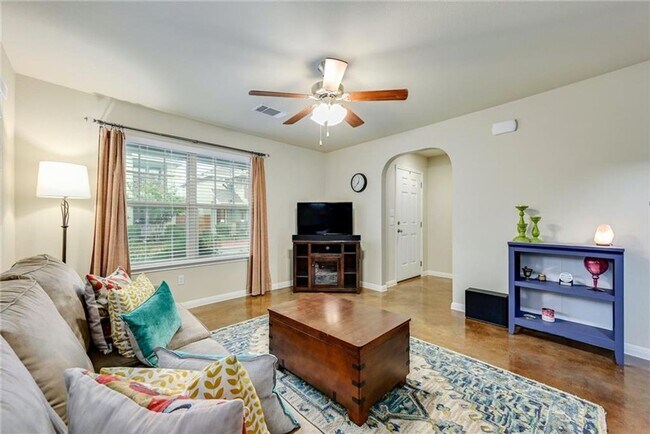 Building Photo - Beautiful Three Bedroom Home for Rent in Chaparral Crossing