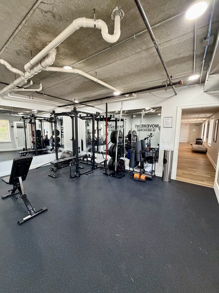24/7 Fitness Center - 1515 N Van Buren St