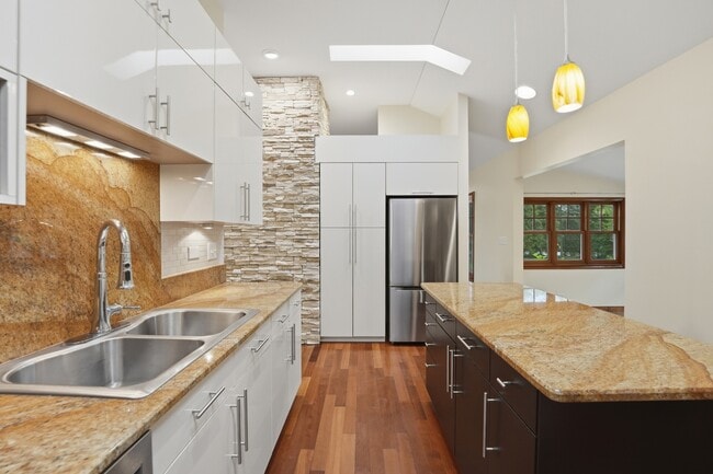 Building Photo - 29 Brookdale Ln