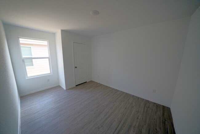 Building Photo - Gorgeous like-new home Available for Rent in Converse! Realtor Commission: $500