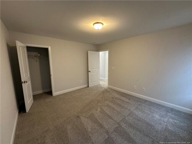 Building Photo - 5717 Pondhaven Dr