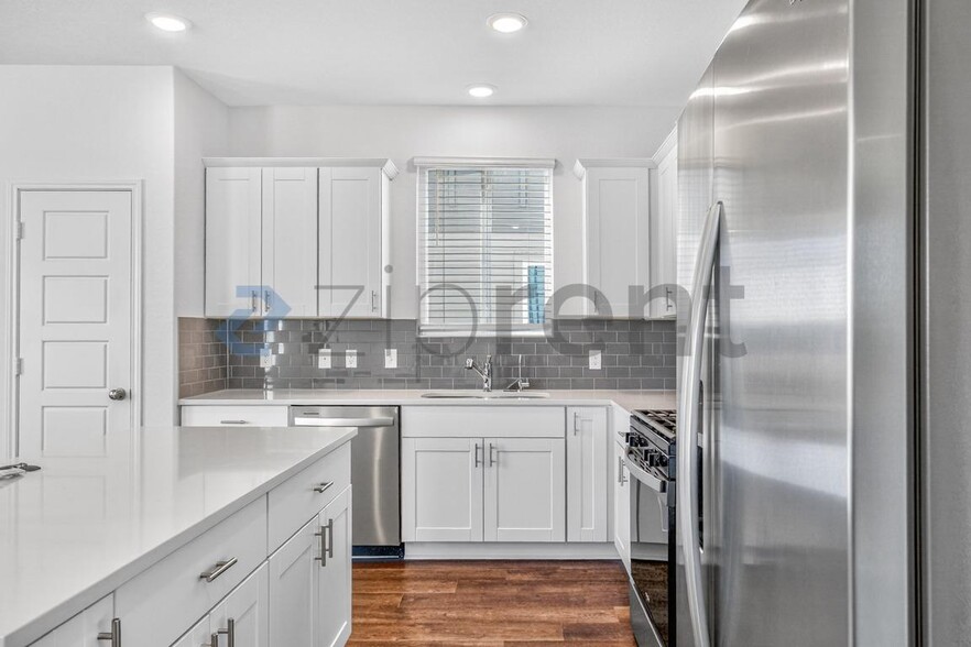 Building Photo - 11816 Red Burro