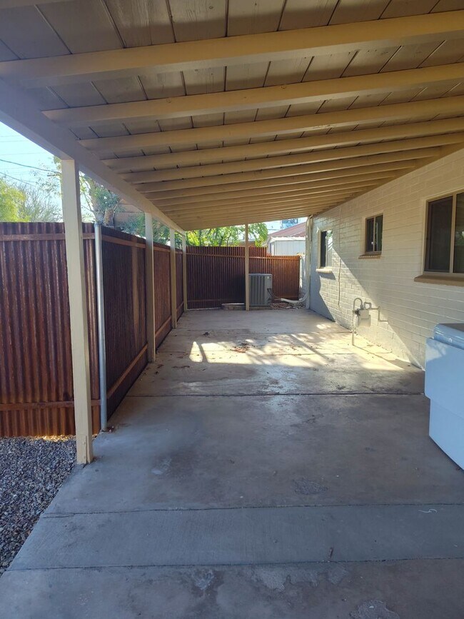 Building Photo - Modern Living!  3 bedroom, 2 Bath!    Mother-in-Law Suite In Back for Rent as well!