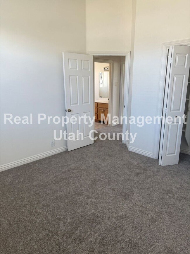 Building Photo - Large Home in Lehi!
