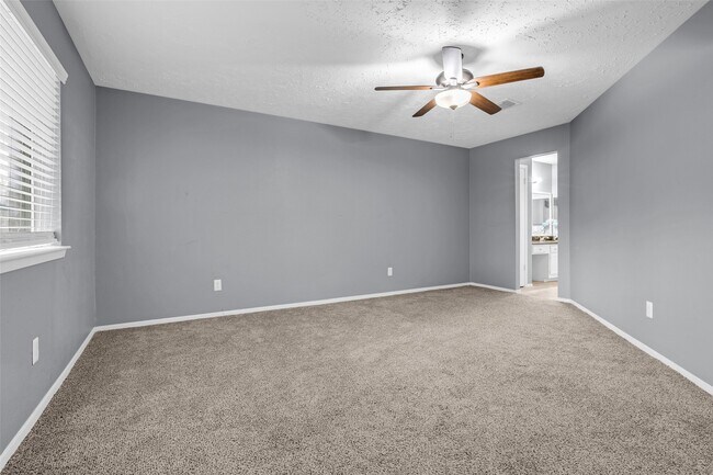 Building Photo - 13915 Old Village Ln