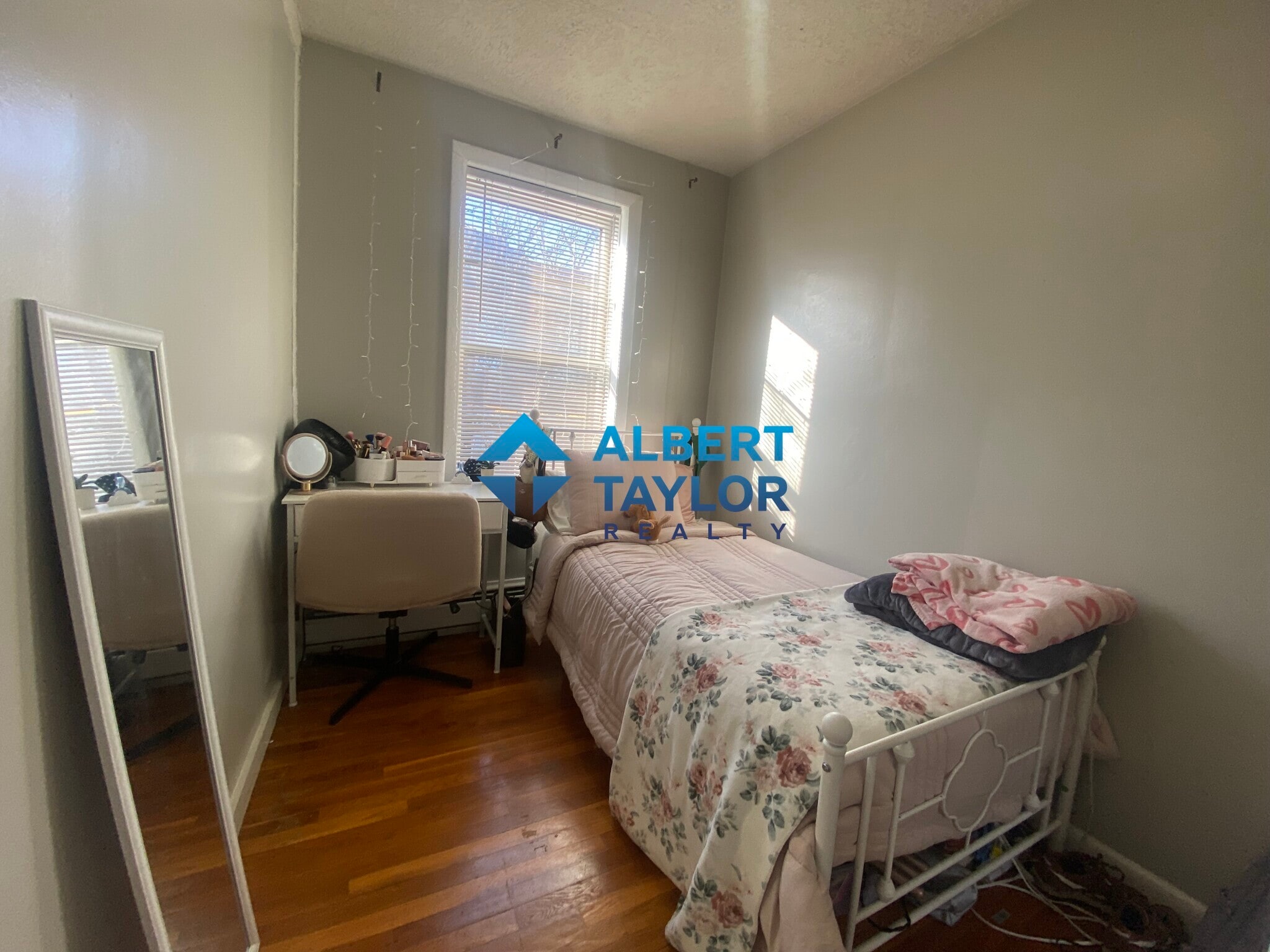 Building Photo - 36 Garden St