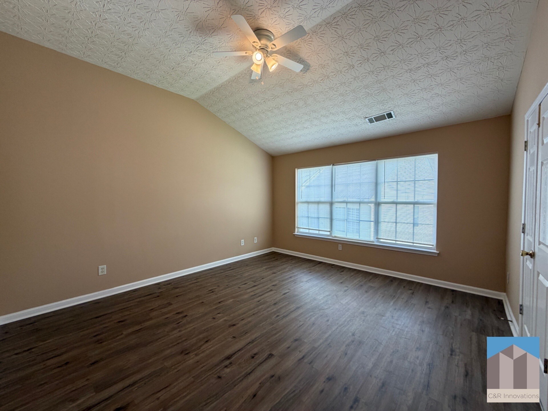 Building Photo - 644 Kenridge Dr