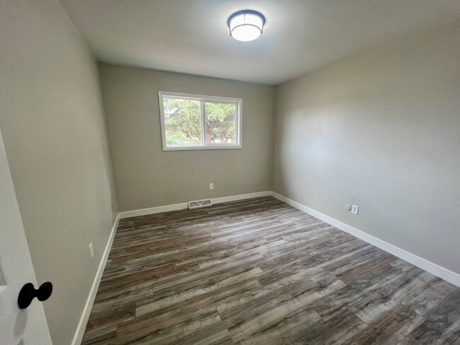 Building Photo - 5002 Maple Way