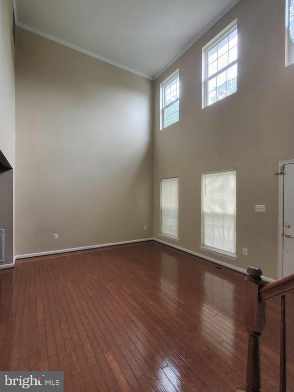 Building Photo - 9750 Granary Pl