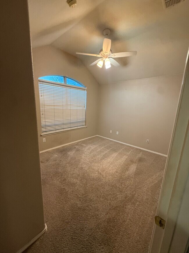 Building Photo - 960 Jockey Club Ln