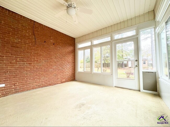 Building Photo - 701 Victoria Cir
