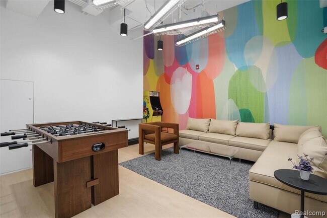 Building Photo - 411 Piquette Ave