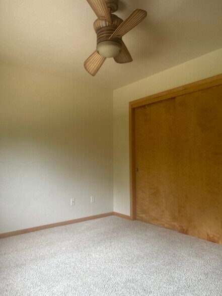 2nd bedroom - 5225 W Anita St