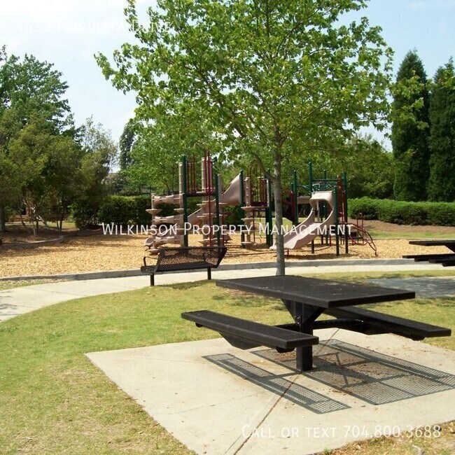 Building Photo - 4633 Fairvista Dr
