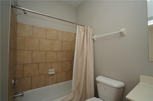 Building Photo - 528 Rankin St NE