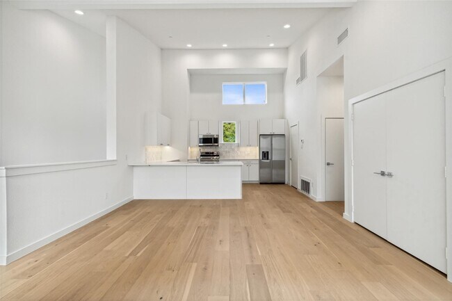 Building Photo - 6144 Oram St