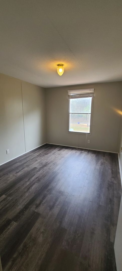 Building Photo - Single Wide Mobile Home